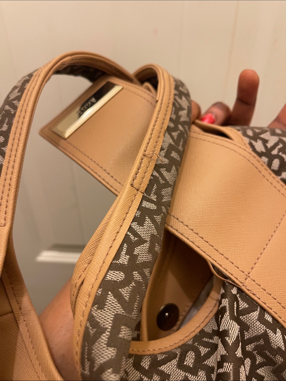 Dkny please check all picture of foundation - Picture 17 of 17